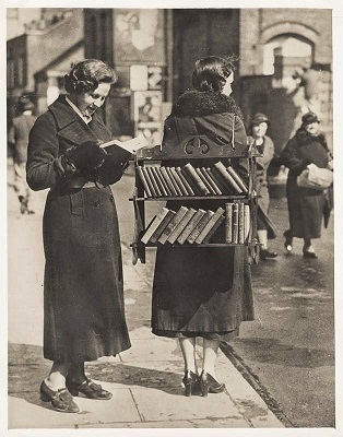 A famosa biblioteca ambulante, Londres, 1930 2